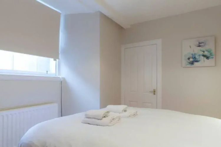 2 Bedroom Flat In West End