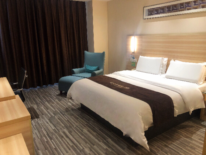 Standard Double room with street view