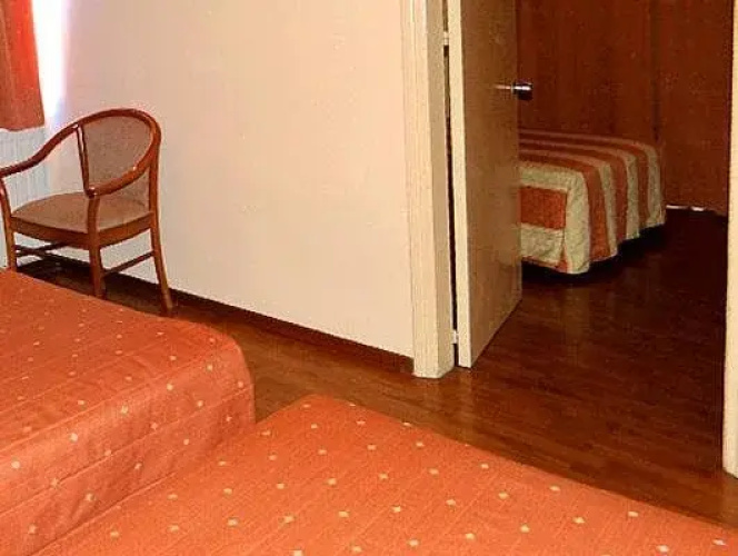 Ekali Hotel