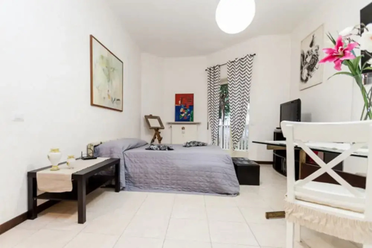 Izzy Apartment
