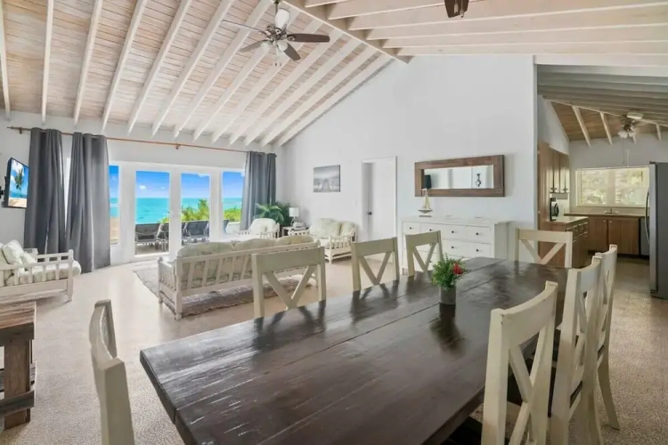 Beachfront White Palm Villa - Tar Bay