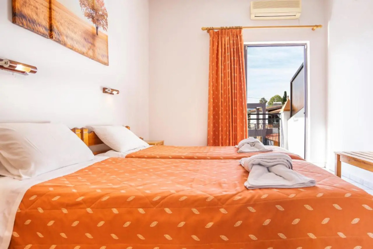Dionisos Apartments