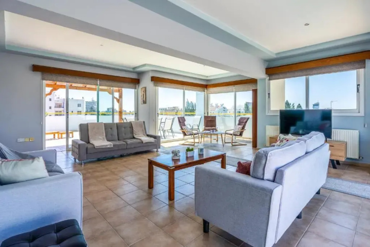 Melograno 3-BR Apt w/ Terrace in Larnaca
