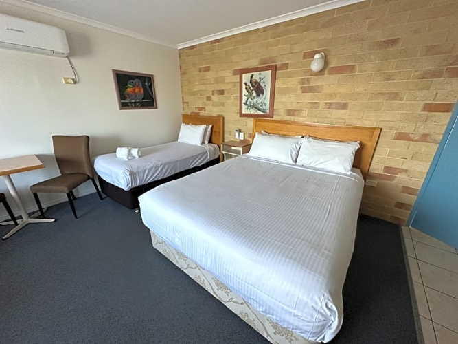 Quadruple Family Suite