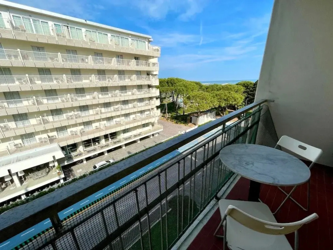 Seaside Apartment With Balcony