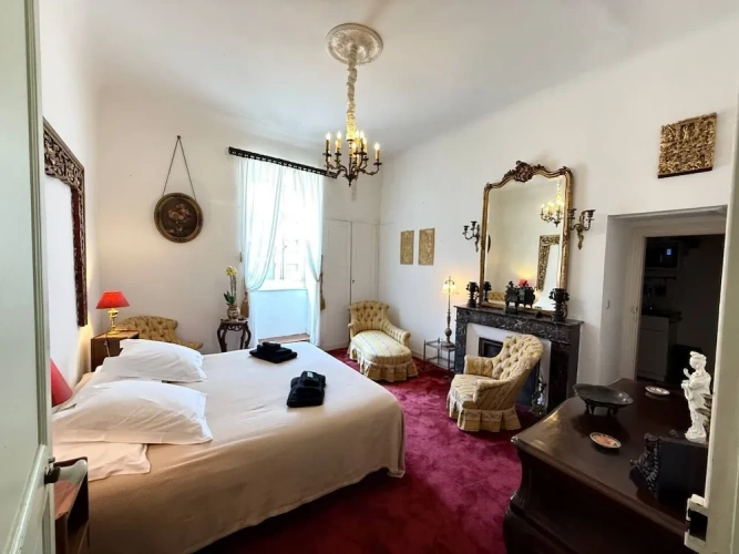 Luxury Suite with courtyard view