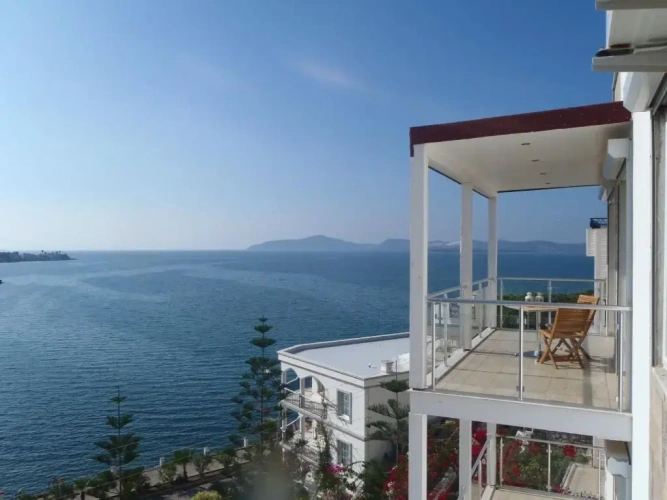 Apartment with sea view