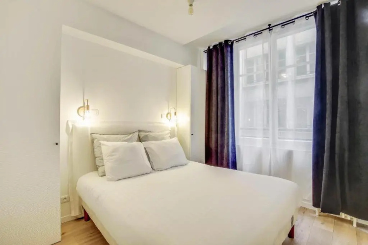 Central & Stylish Renovated Parisian Apt / 6-8 Guests