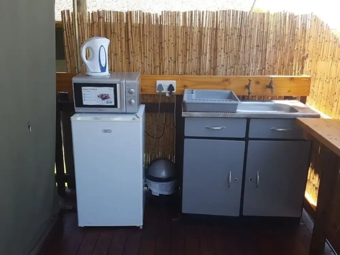1 Bedroom Family Tent with river view