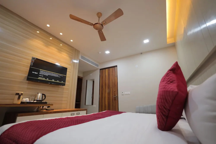 Hotel Taj Crown Plaza