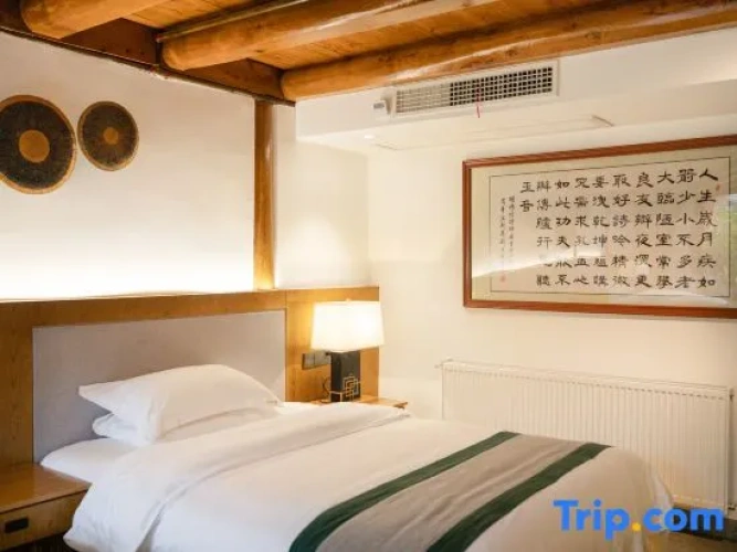 Standard Twin room with courtyard view