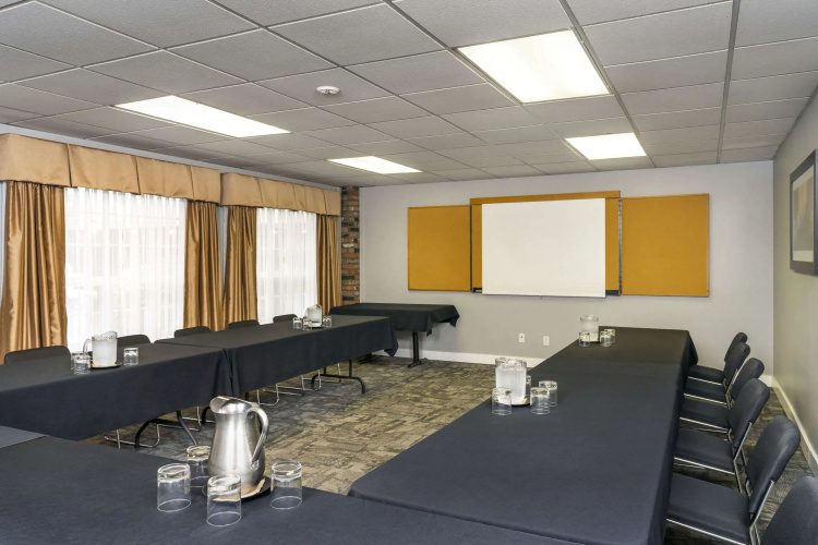 Quality Inn Downtown Inner Harbour photo 18