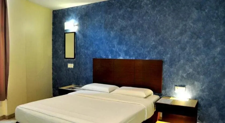 Golden Bay Hotel