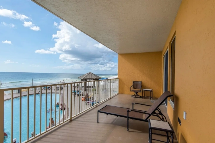 Standard room with balcony and with ocean view