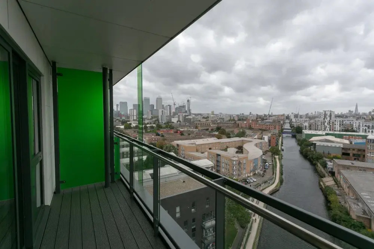Modern 2 Bedroom Apartment With Panoramic Views