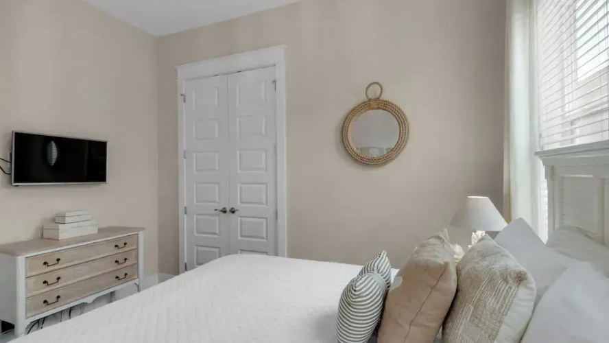 Pet Friendly & A Minute From Prominence Pool, Sleeps 8