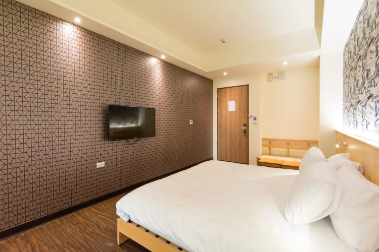 Treehouse Hostels