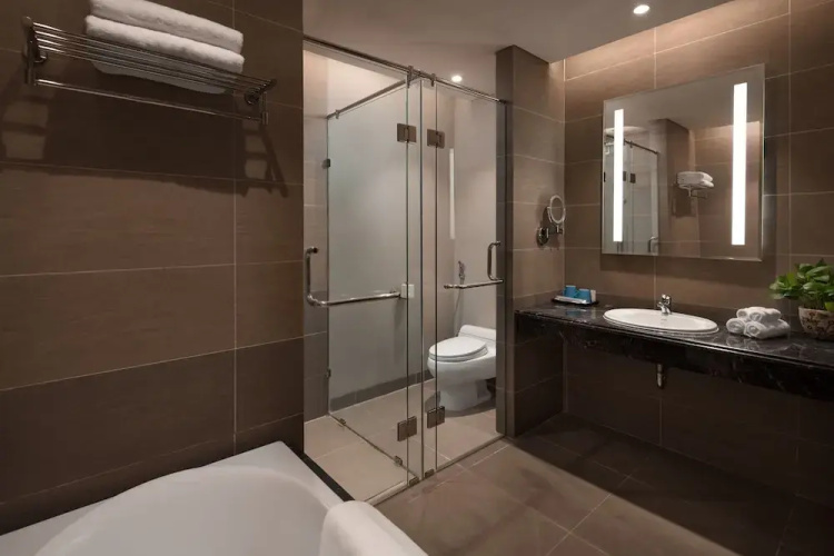 Brand New 2bdr Suite Rooftop Pool