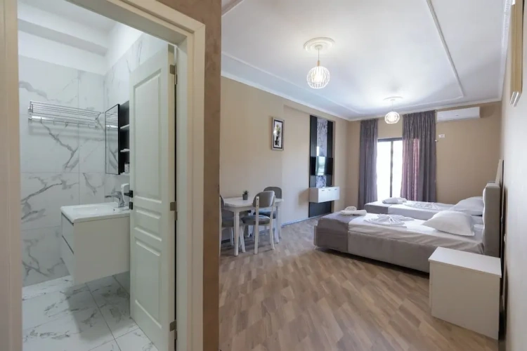 Standard Triple room with pool view