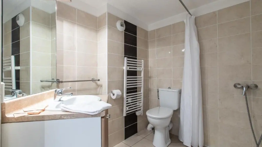 2 Bedrooms Apartment