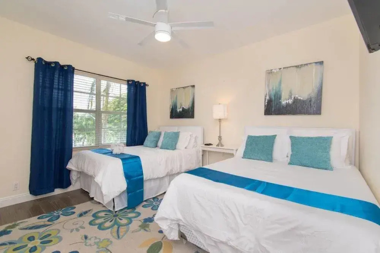 Gorgeous 5 Bedroom Home w/heated Pool Canal Front