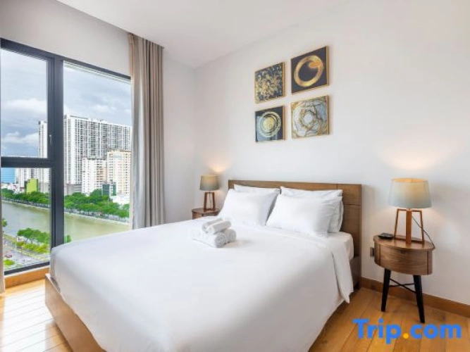 3 Bedrooms Apartment