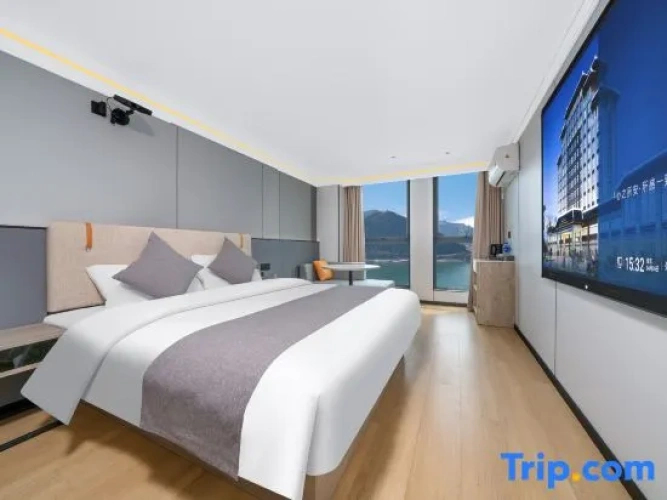 Standard Double room with river view