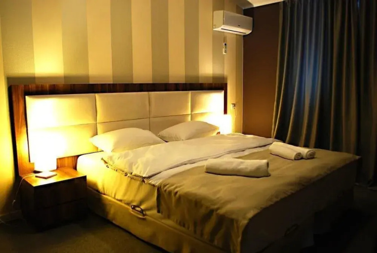 Hotel West