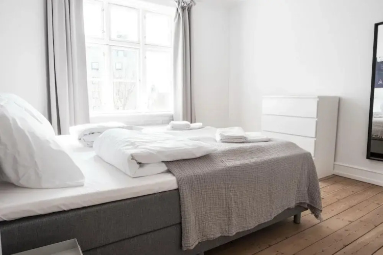 Beautiful 2-bed With Large Balcony