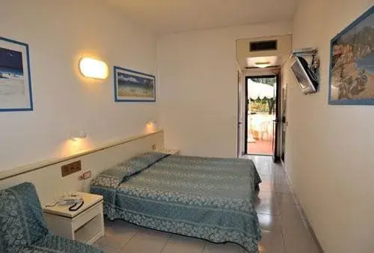 Hotel Crystal & Residence