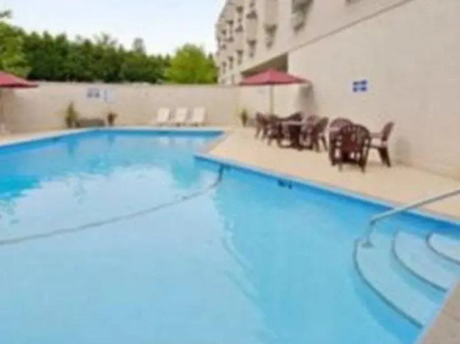 Ramada Hotel & Suites Metrotown