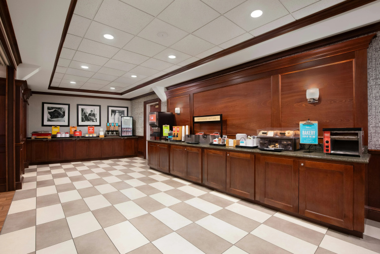 Hampton Inn Long Island - Brookhaven photo 36