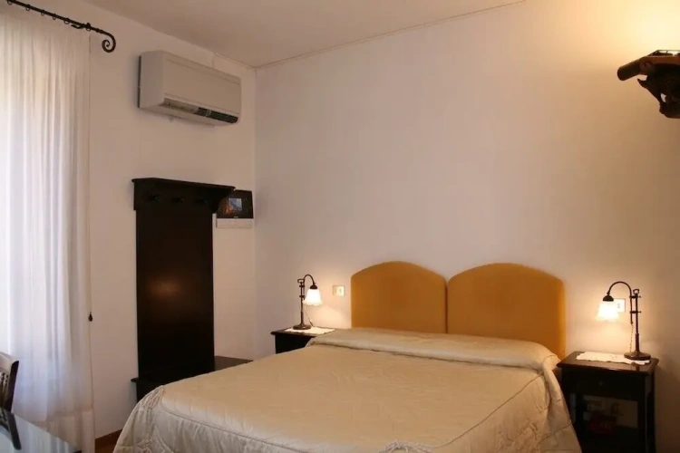 Standard Double room with city view