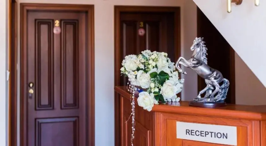 Elegance Hotel