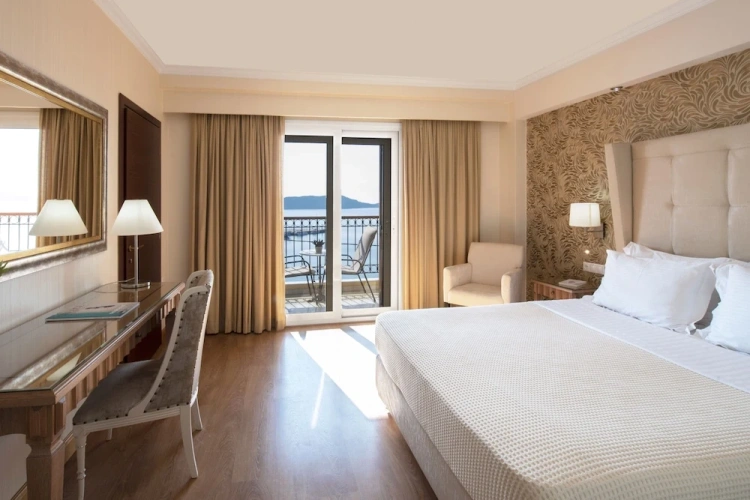 Deluxe room with balcony and with sea view