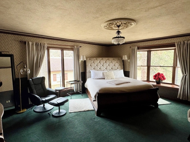 Grand Double Basement Suite