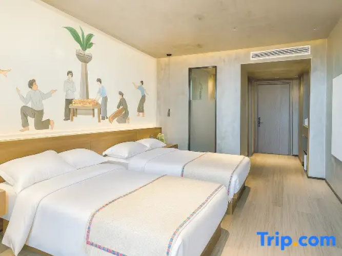 Standard Twin room with land view