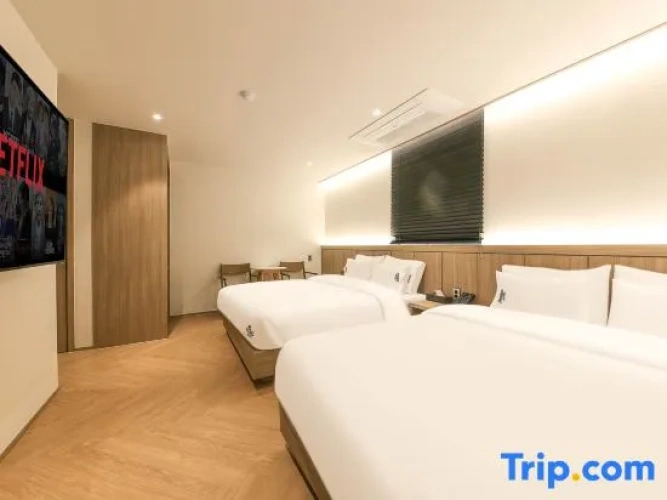 Quadruple Family Suite