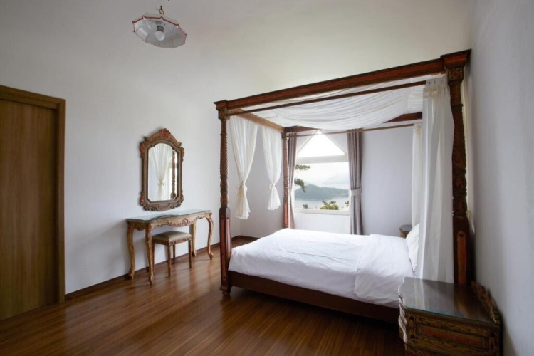 Royal room