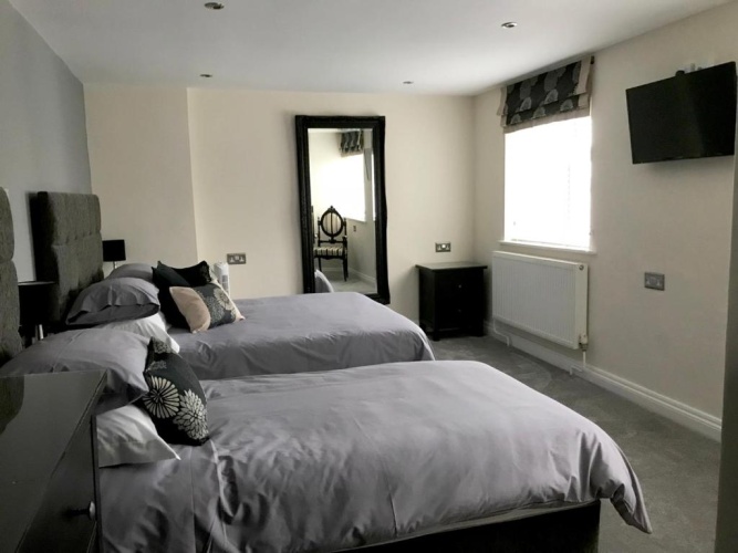 Standard Triple room