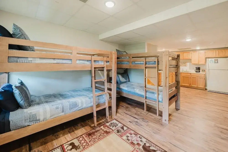 Cove Mountain Rest 3 Bedroom Home by RedAwning