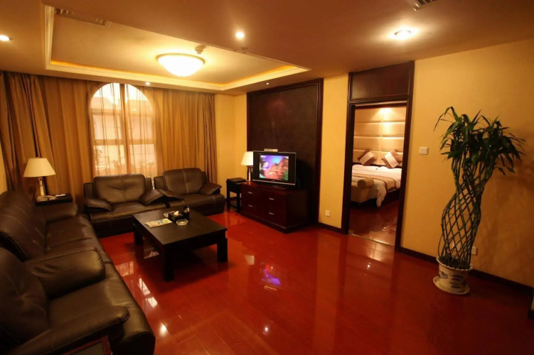 Hongluo Harbor Holiday Hotel