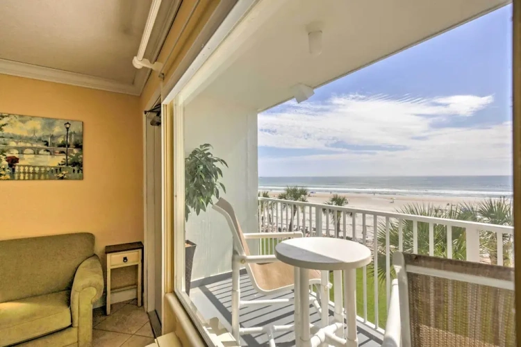 Apartment with balcony
