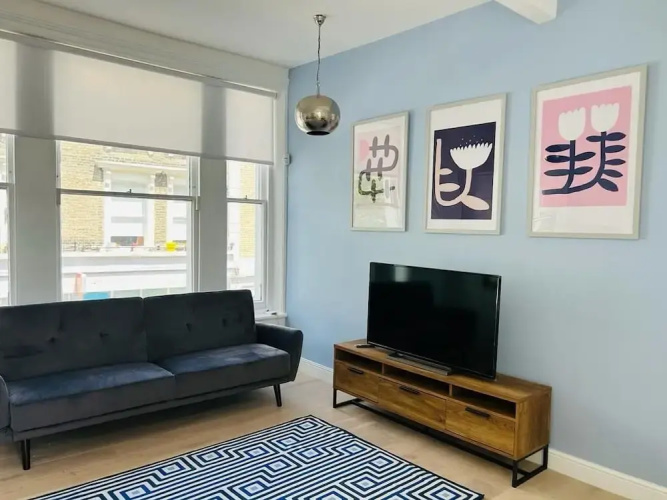 Gorgeous split level Belsize Park Apt