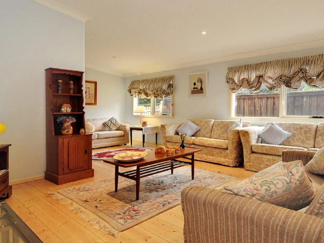 Plum Tree Cottage - warm, cosy & walk to town