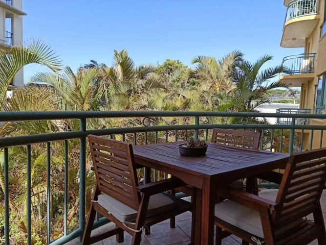2 Bedrooms Classic Apartment with balcony and beachfront
