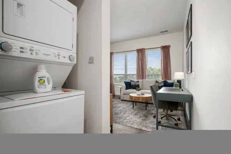 Top Floor 1BR At Luxe23