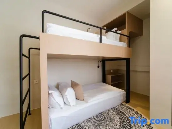 Standard Twin room with city view