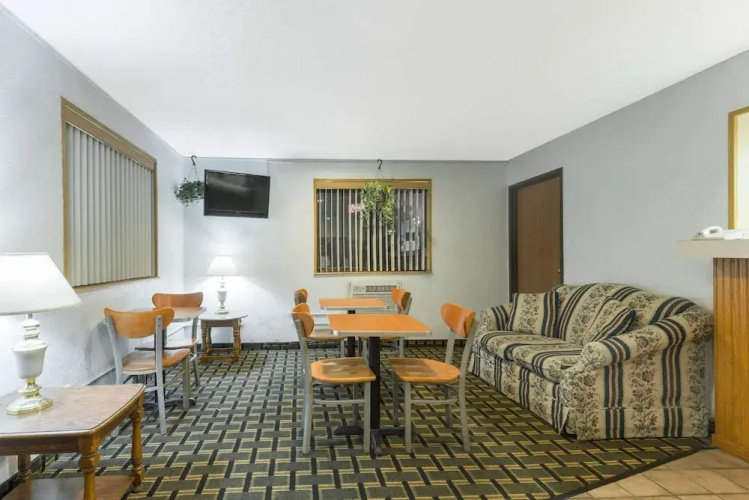 Super 8 Twinsburg/cleveland Area - Chagrin Falls, OH