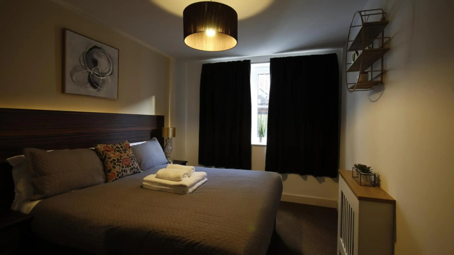 Splendid High Street 2 BR Apartment - King Bed - Wise Stays